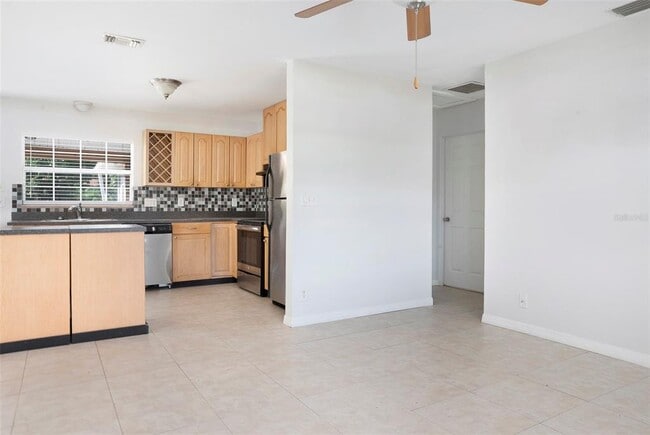 Foto del edificio - 4750 68th St N