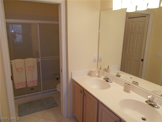 Foto del edificio - 5693 Heron Ln