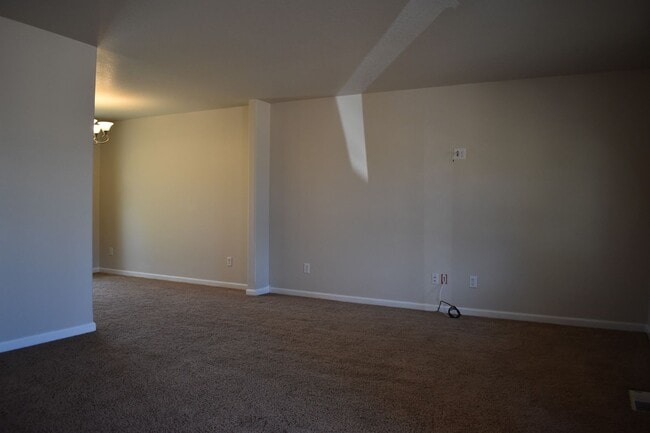 Building Photo - Large 4 bedroom two story home located on a dead end st.