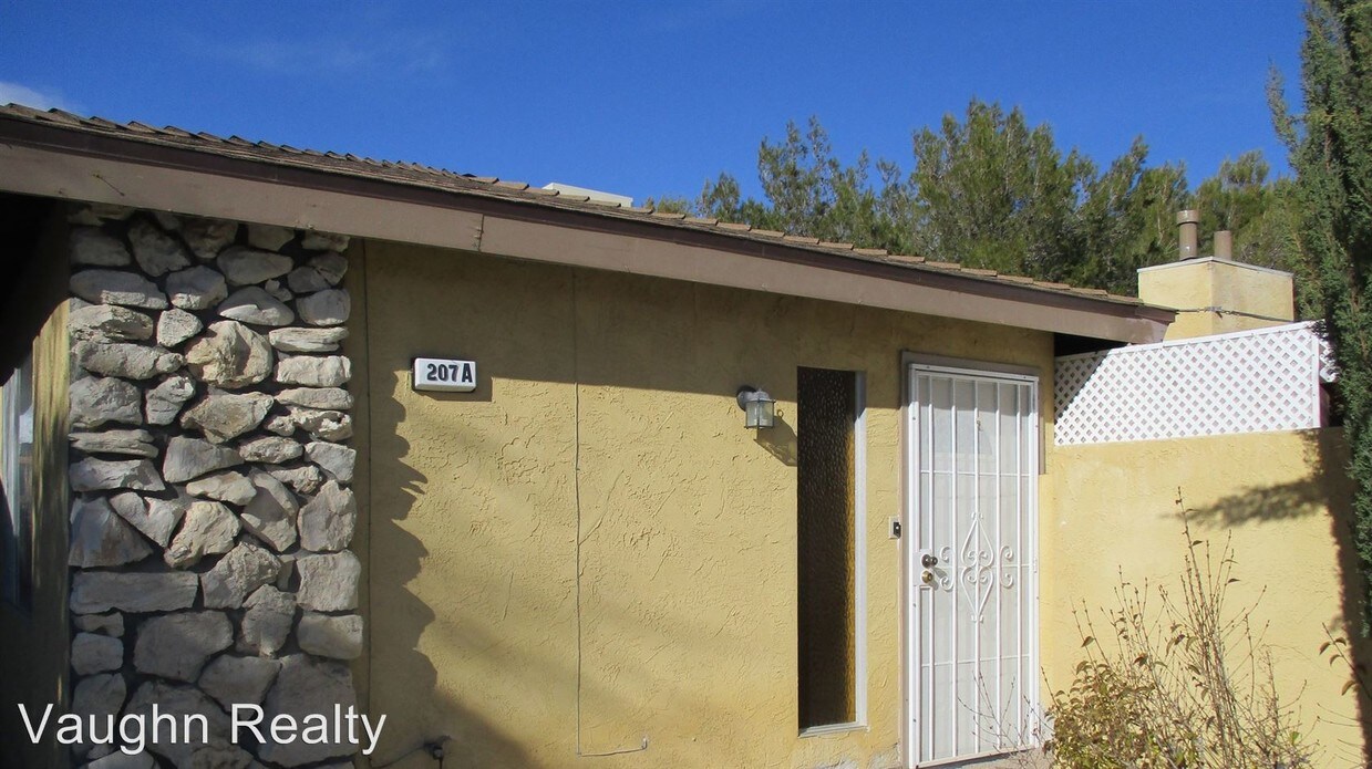 207 S Lumill St, Ridgecrest, CA 93555 Condo for Rent in Ridgecrest