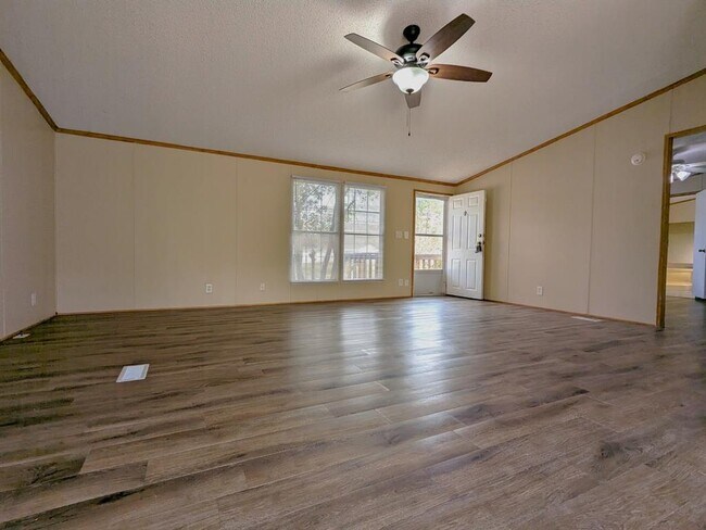 Building Photo - 16432 Hill Country Dr