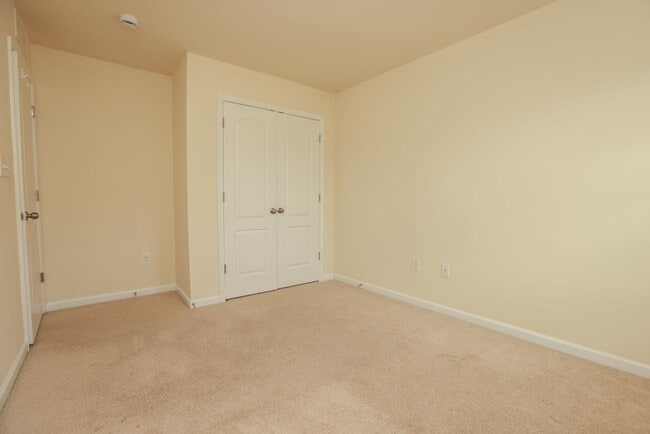 Building Photo - 7954 Blue Stream Dr
