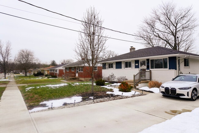 Photo - 10 Powhatton Dr House