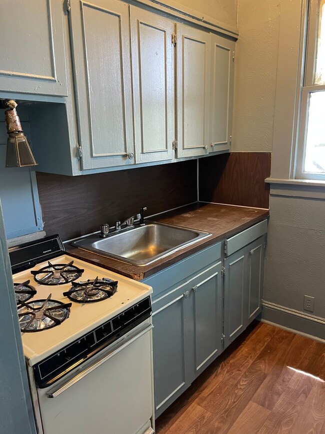 Building Photo - Remodeled 1 Bedroom