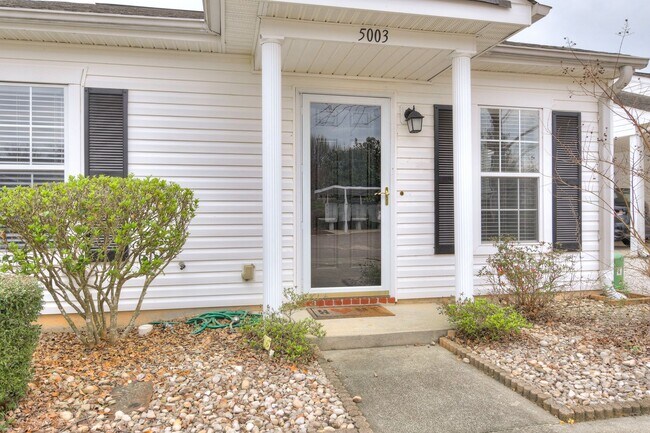 Foto del edificio - End Unit Townhouse