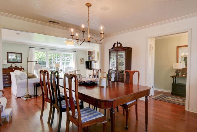 Building Photo - Fruit and Nut 3/2 Fairhope!