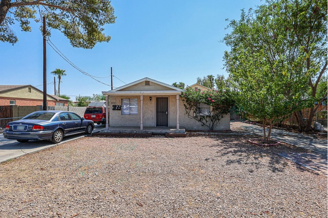 903 - 903 Apartment