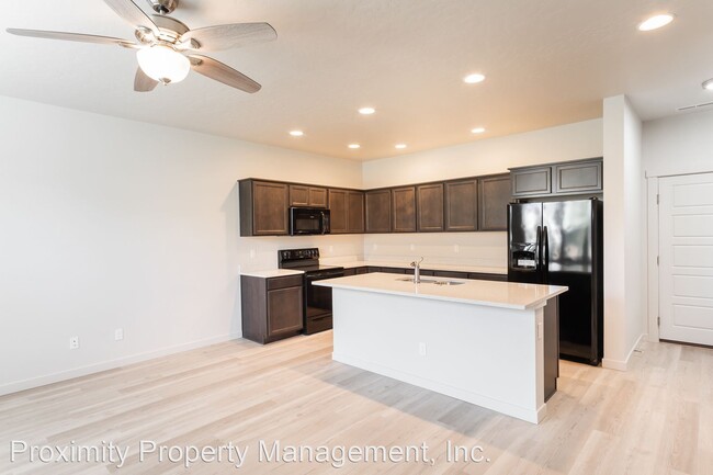 Building Photo - 3 br, 2.5 bath House - 9910 W. Cable Car S...