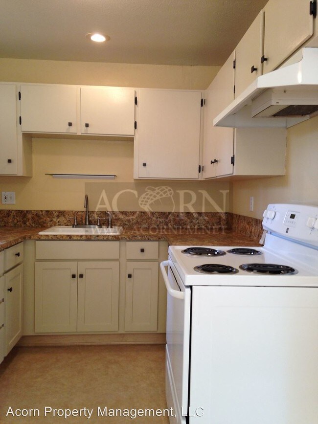 Building Photo - 4695 W Hillside Dr