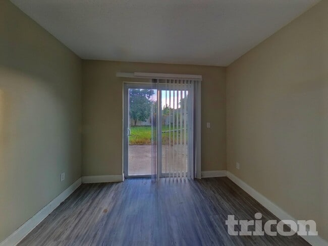 Building Photo - 1930 Bluets Ct