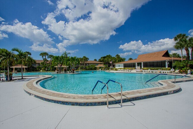 Foto del edificio - Fully Furnished Naples Condo with Resort-Style Living