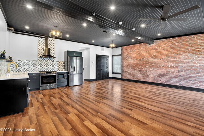 Foto del edificio - 1529 W Market St