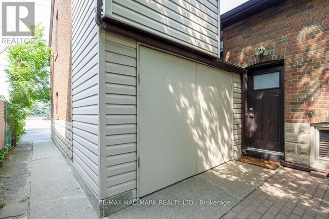 Photo du bâtiment - 659 Kipling Ave
