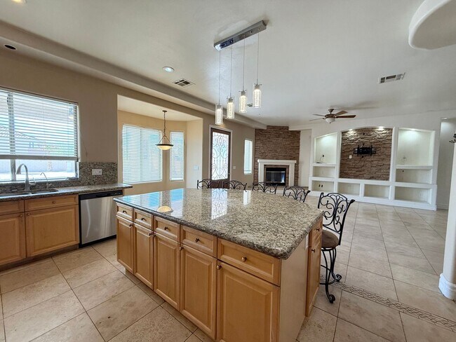 Building Photo - 5/BD 2.5/BA Spacious Home with Casita, RV ...