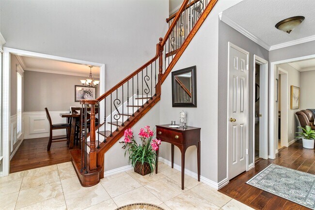 Building Photo - 111 S Village Knoll Cir