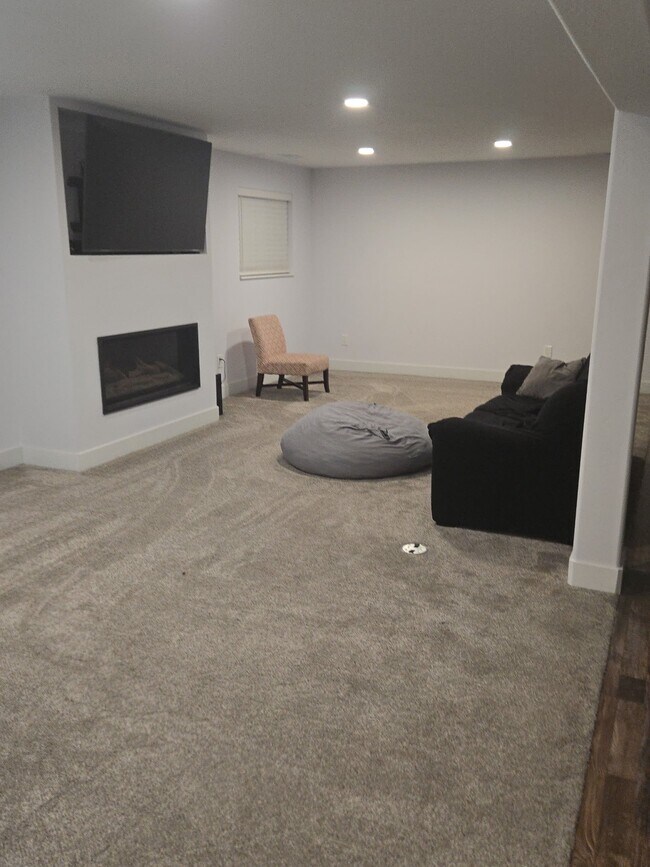 Building Photo - 210 W 510 S