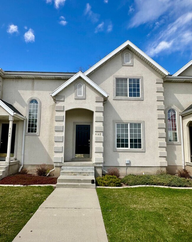Building Photo - Spacious 3 Bd Condo Near SL College