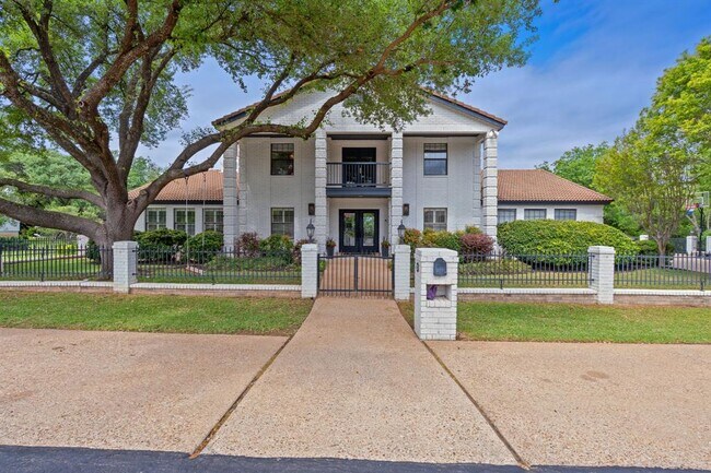 Building Photo - 129 The Hills Dr