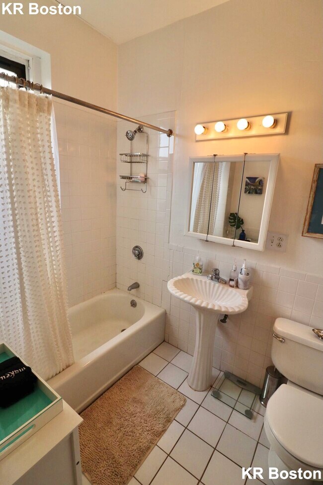 Foto del edificio - 1266 Commonwealth Ave