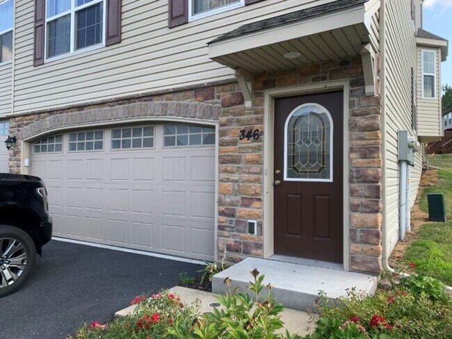 Foto del edificio - 346 Weatherstone Dr