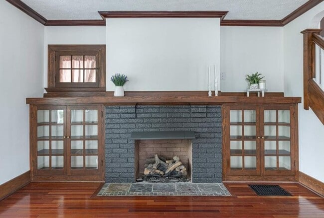 Building Photo - Beautifully remodeled 3-bedroom, 2-bath ho...
