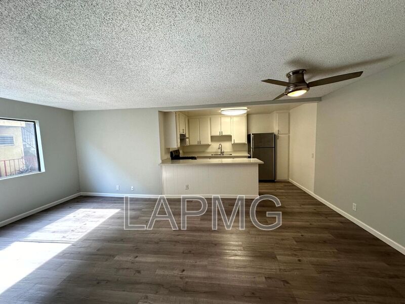 Foto principal - 829 N Bunker Hill