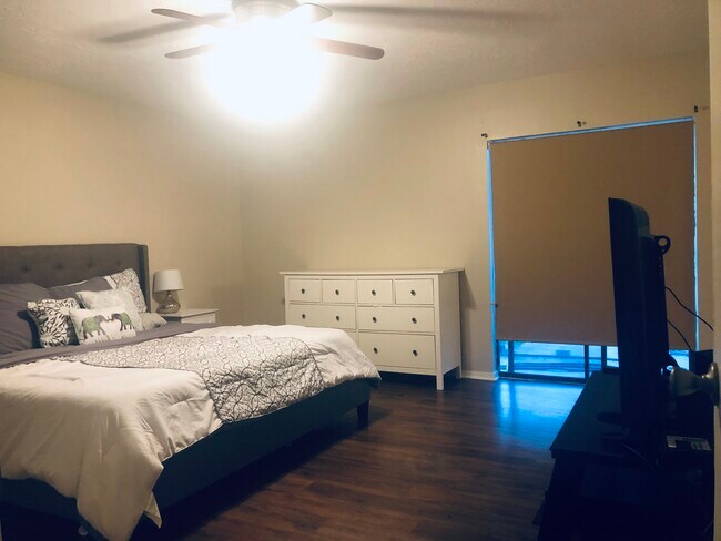 Dormitorio principal - 1004 Crestwood Dr