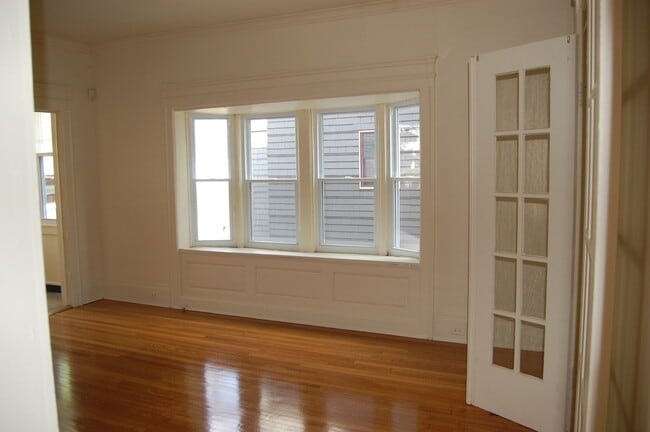 Building Photo - AVAILABLE AUGUST 1, 2026 - Charming 1st. F...