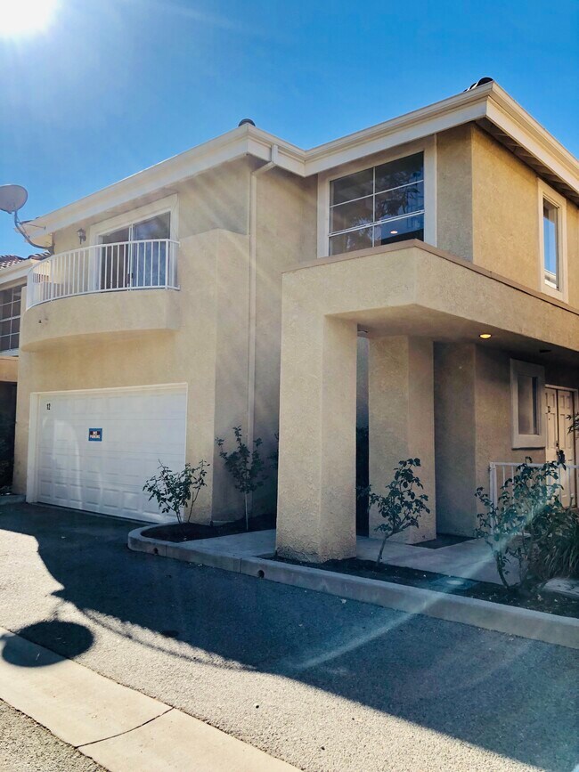 Building Photo - 9442 Sylmar Ave