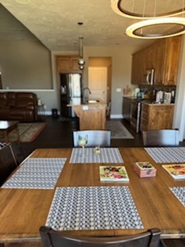 Foto del edificio - 4 Bedroom Single Family Home in Ozark