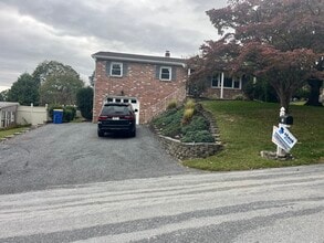 Building Photo - 429 Penn St