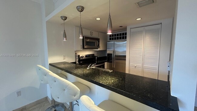 Building Photo - 540 Brickell Key Dr