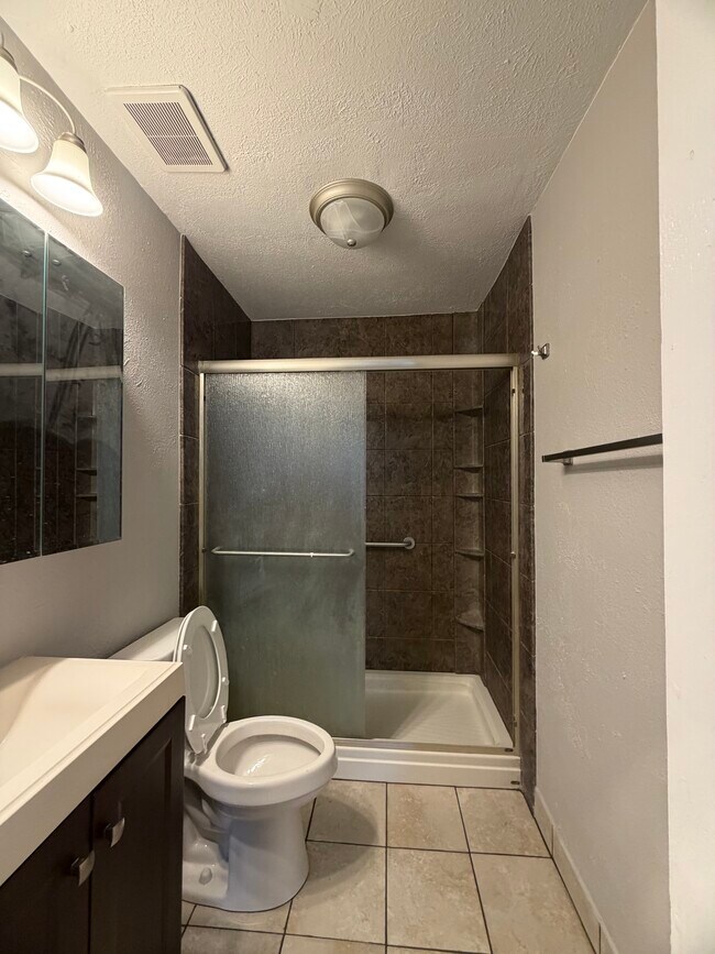 Building Photo - 519 Wren Ave