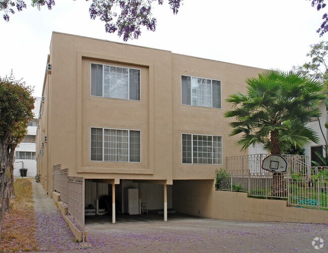 Building Photo - 335 N Oakhurst Dr