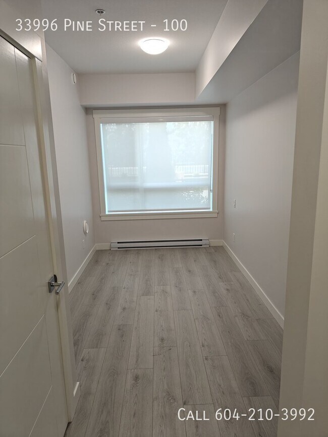 Photo du bâtiment - Brand New Condo With Two Parking