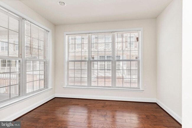 Building Photo - 1332 Saxton Wy