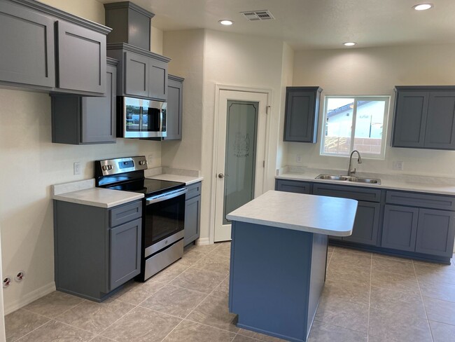 Foto del edificio - 2 Bedroom in a Gated Community