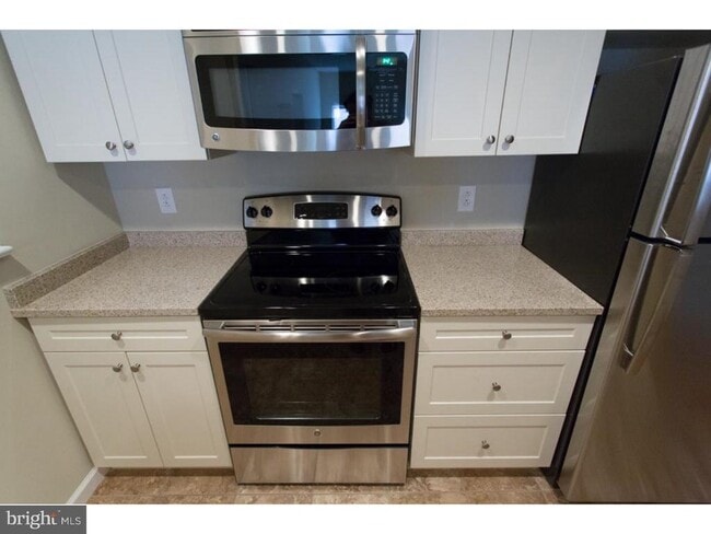 Building Photo - 924 Pine St