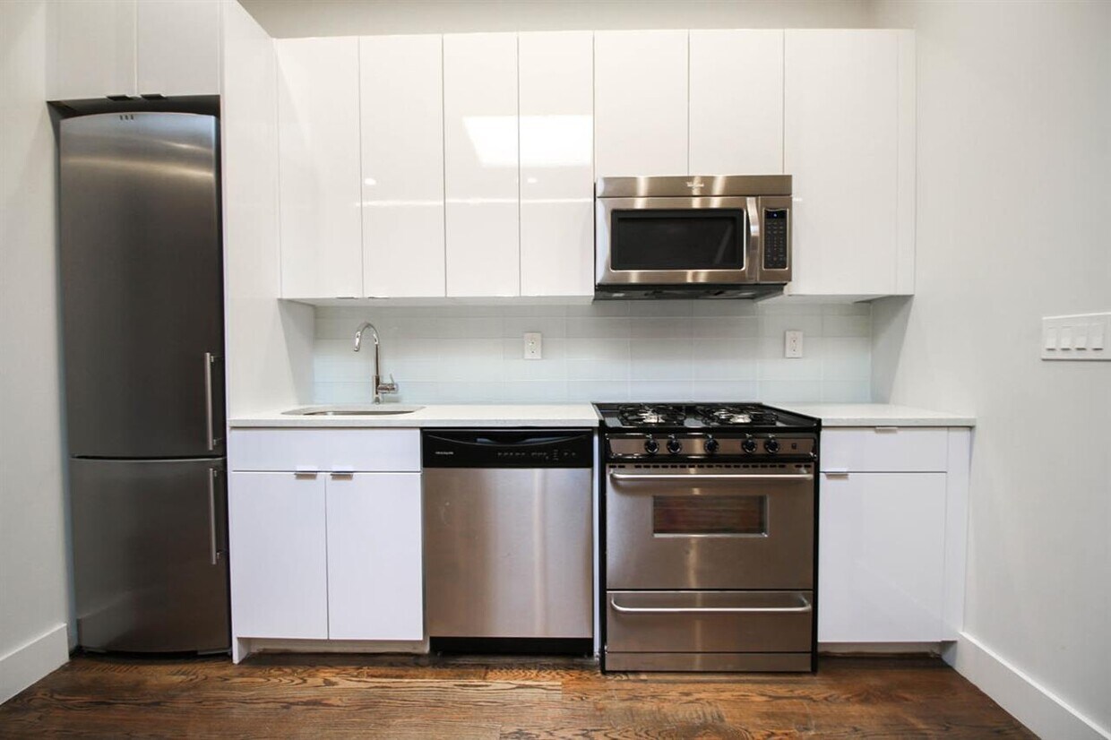 Foto principal - 58-23 Myrtle Ave