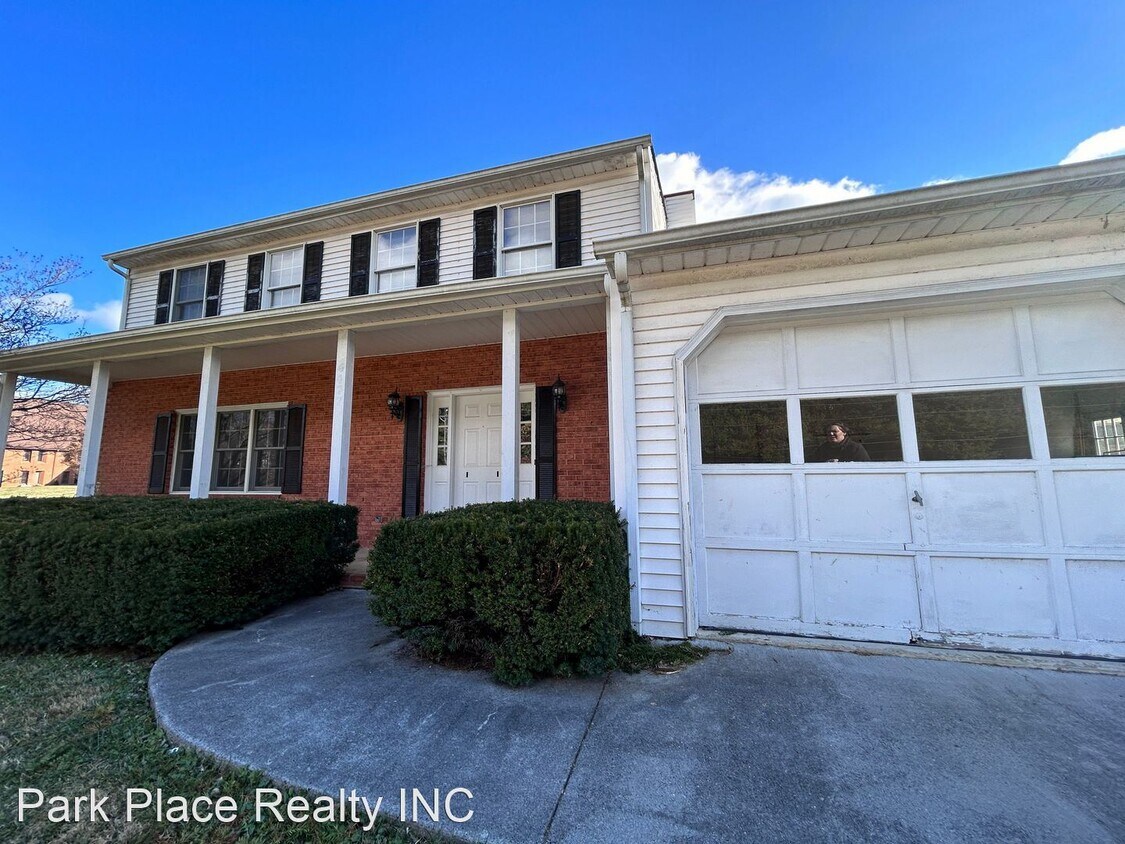 3 br, 2.5 bath House 4477 Bonsack Rd. House Rental in Roanoke, VA