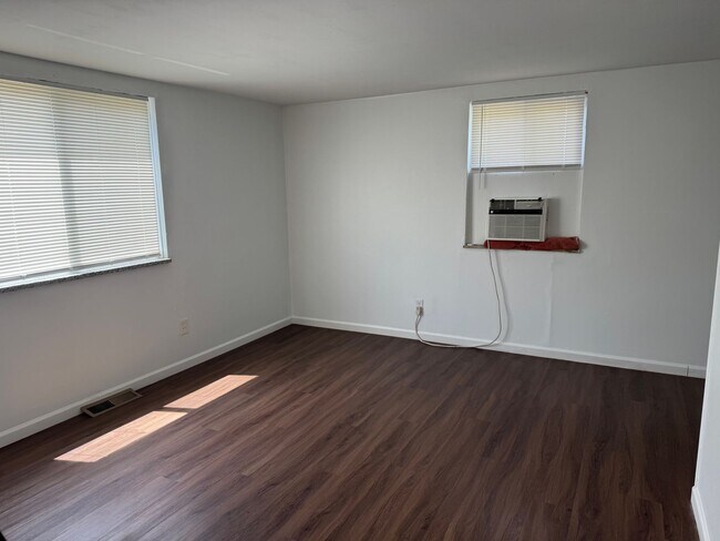 Foto del edificio - 5090-5092-5092 Beacon Hill Rd