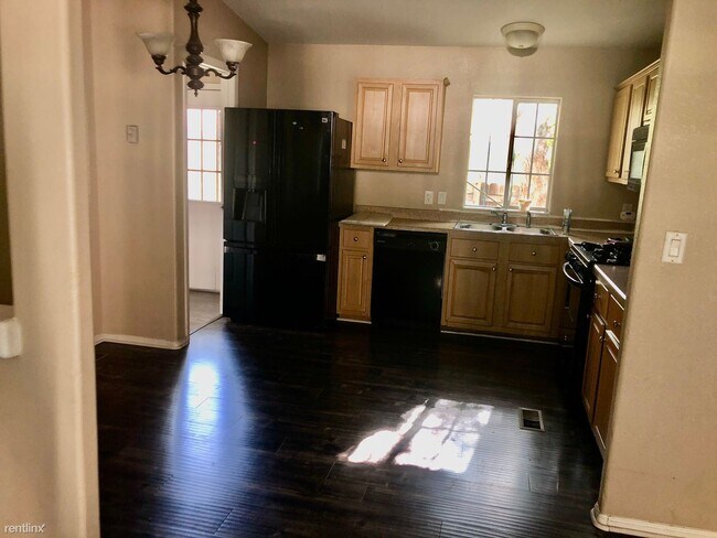 Building Photo - 3 br, 2 bath House - 32897 Crescent Ave