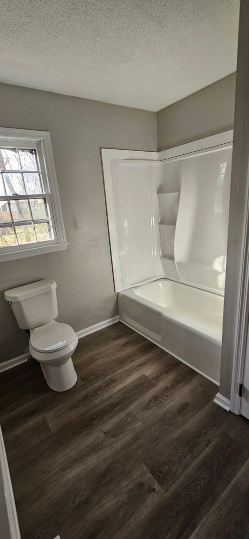 Building Photo - 3 Bed 1 Bath Newly Renovated Home - Fayett...