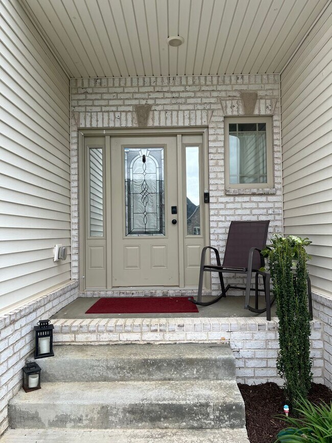 Foto del edificio - Georgous Large Open Floor Plan Home with E...