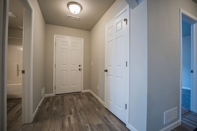 Building Photo - Quiet location - Check. Open floorplan - Check. 3-stall heated garage - Check. Welcome Home!