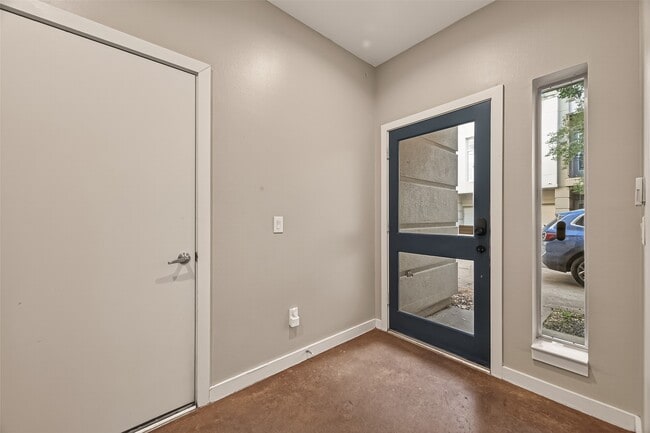 Building Photo - 1112 Columbus St