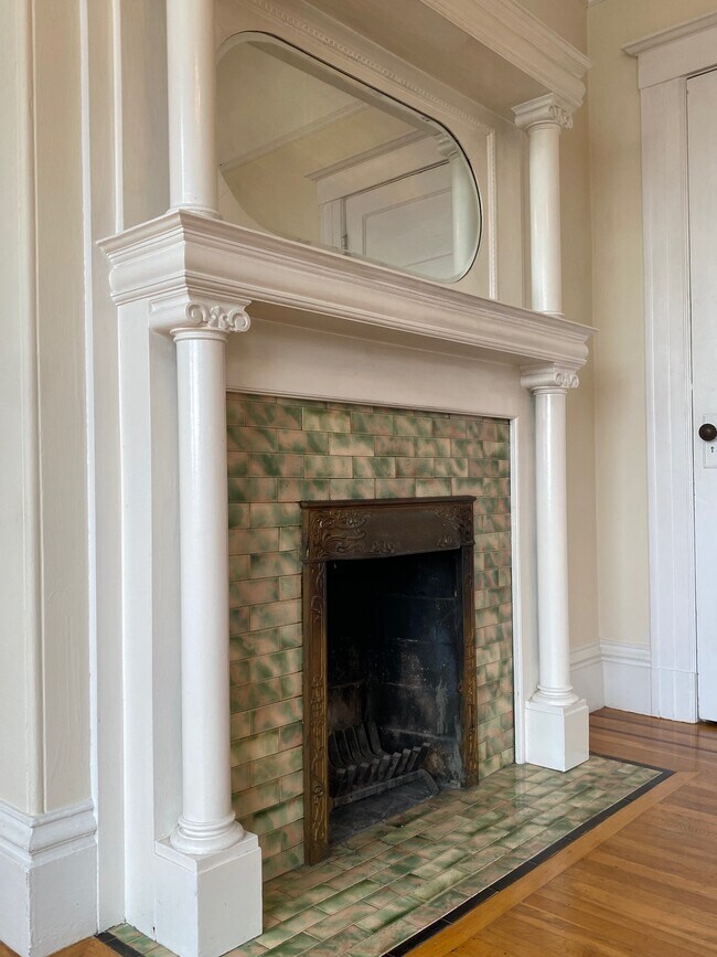 Front room 1 - 731 Fell St