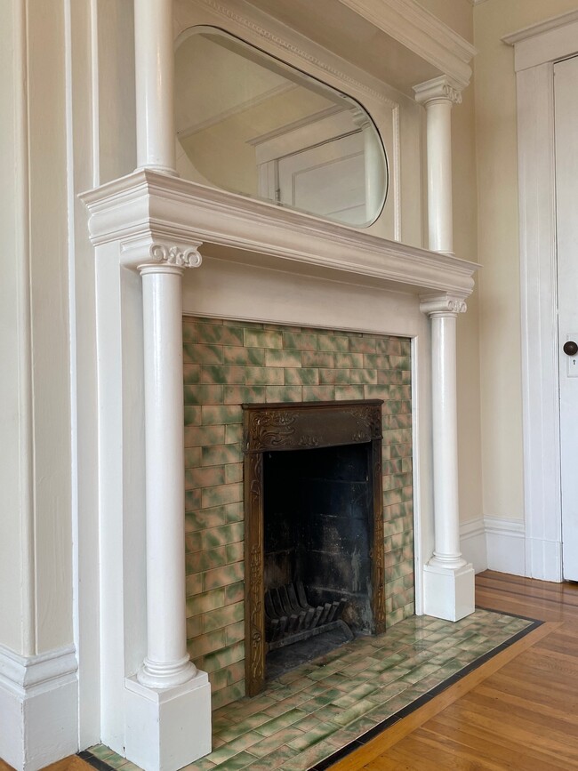 Front room 1 - 731 Fell St