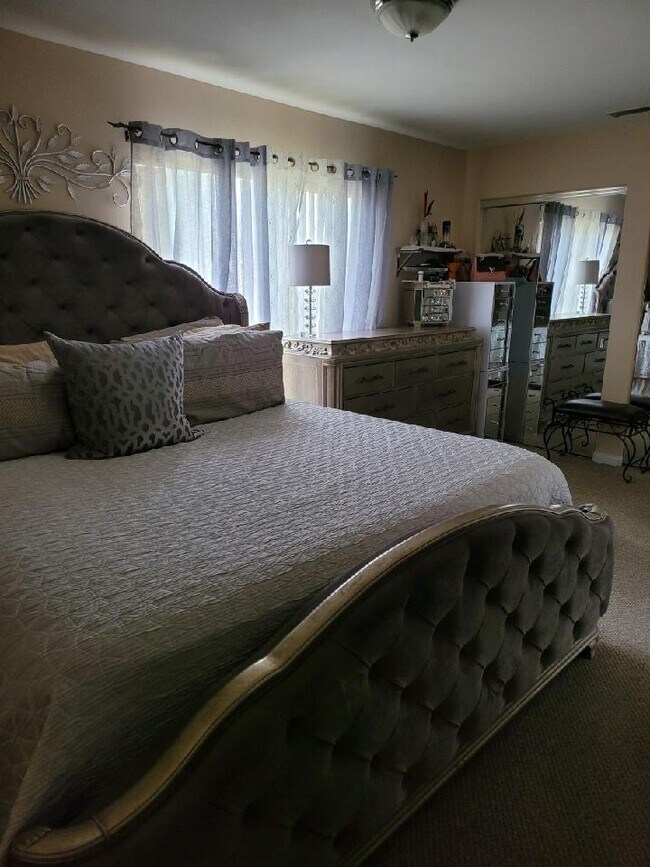 Foto del edificio - 12364 Osborne St