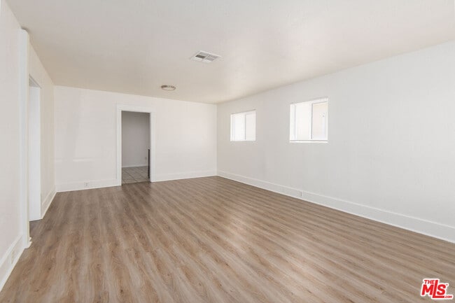 Building Photo - 2132 Cloverdale Ave